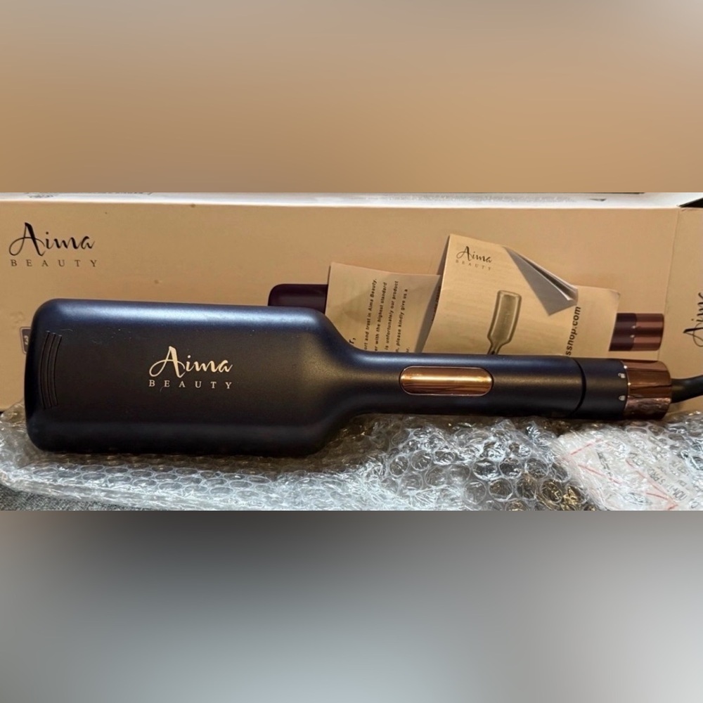 Beauty Waver Tool in Black and Gold